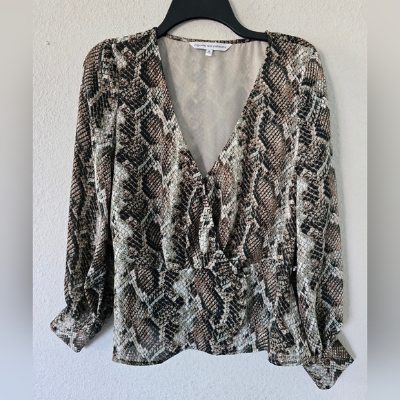 Cupcakes & Cashmere Blouse Womens Sz S Jasper Pyton Wrap  Top Animal Print - Picture 3 of 13
